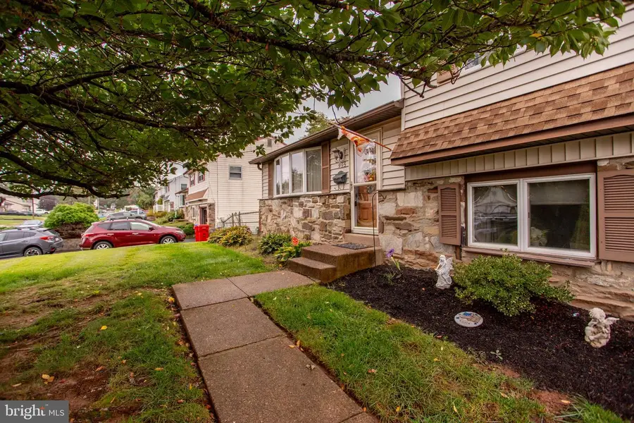 995 Hilltop Rd, Warminster, PA 18974 - #3