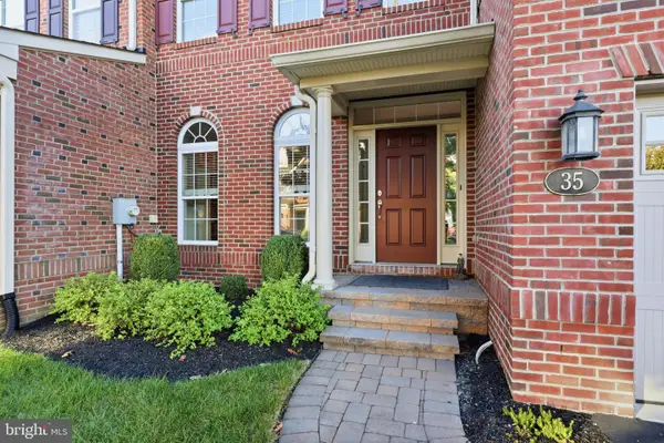 35 Rittenhouse Cir, NEWTOWN, PA 18940