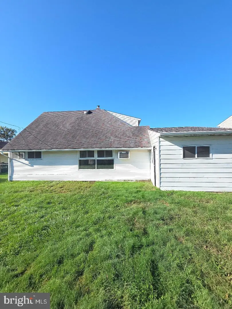 6 Cornflower Ln, Levittown, PA 19055 - #2