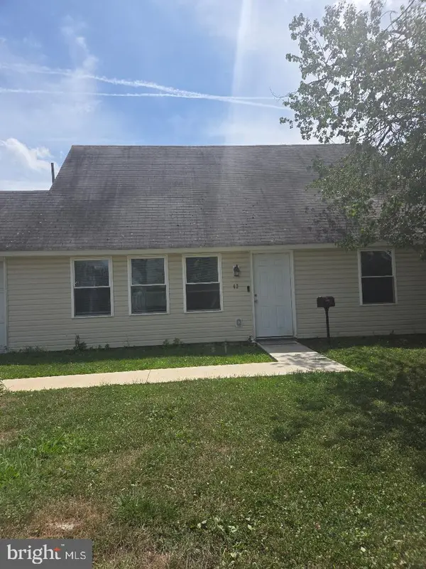 42 Indian Red Rd, LEVITTOWN, PA 19057