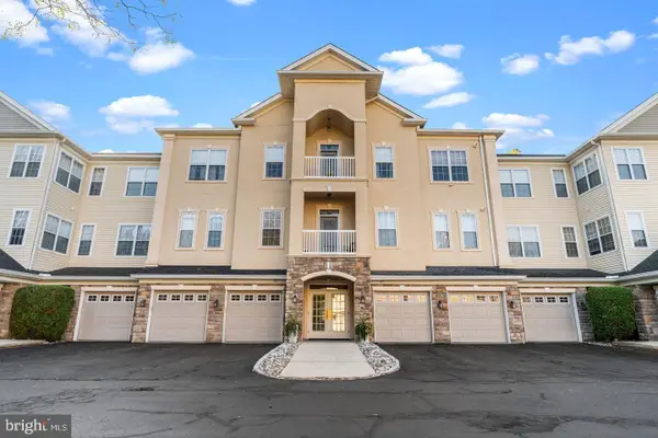 1 Falcon Dr #206, HOLLAND, PA 18966