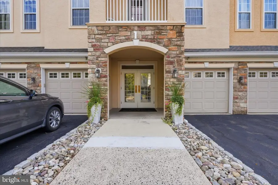 1 Falcon Dr #206, Holland, PA 18966 - #3