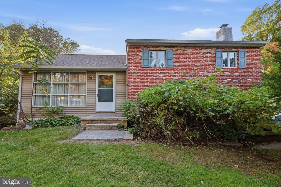 208 N Hawthorne Ave, Langhorne, PA 19047 - #2