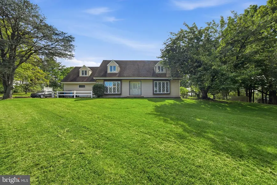 927 Mill Creek Rd, Newtown, PA 18940 - #2