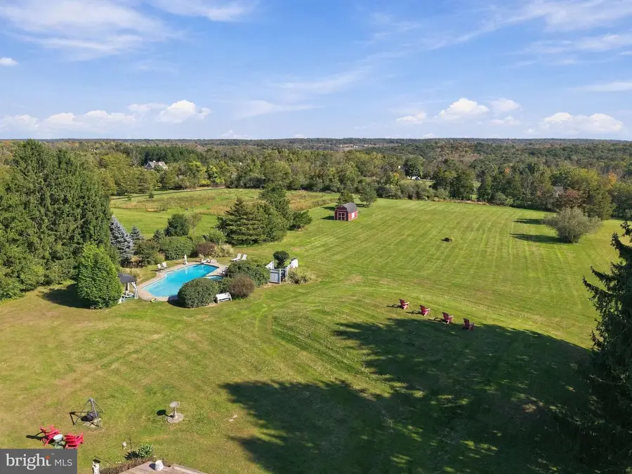 215 E Dark Hollow Rd, Pipersville, PA 18947 - #2