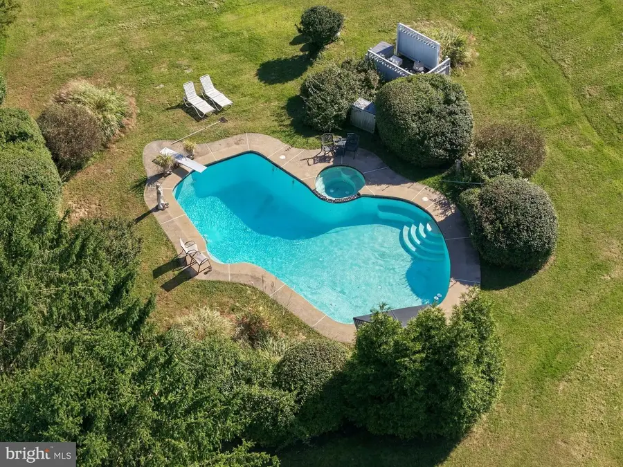 215 E Dark Hollow Rd, Pipersville, PA 18947 - #3
