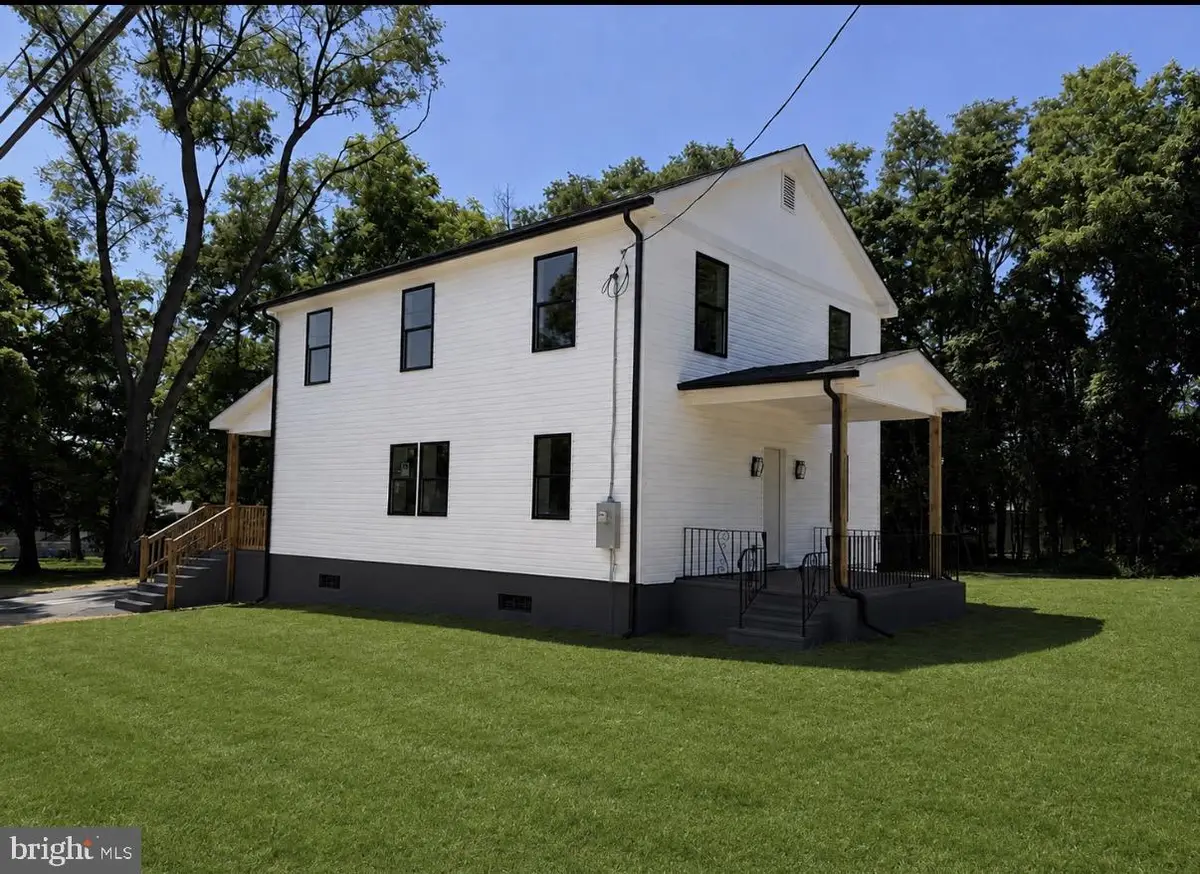 2620 New Falls Rd, Levittown, PA 19056 - #1