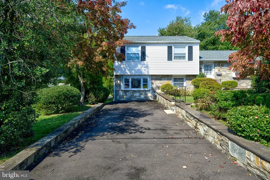694 Glen Rd, Warminster, PA 18974 - #2