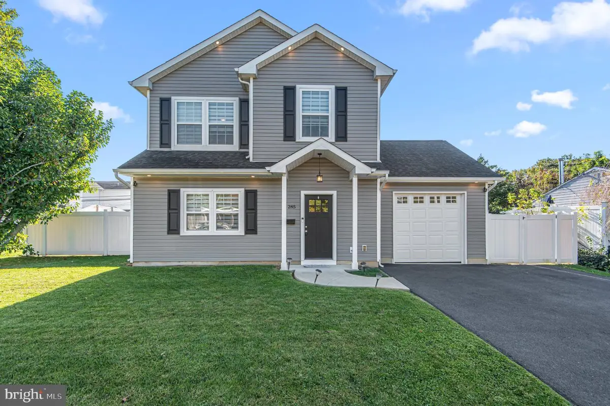 285 Magnolia Dr, Levittown, PA 19054 - #1