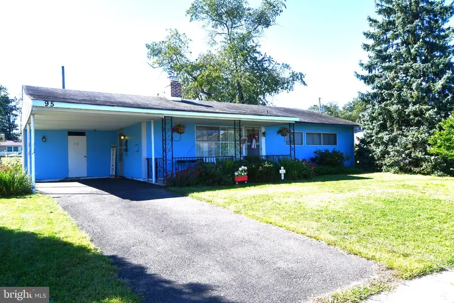 95 Daffodil Ln, Levittown, PA 19055 - #3