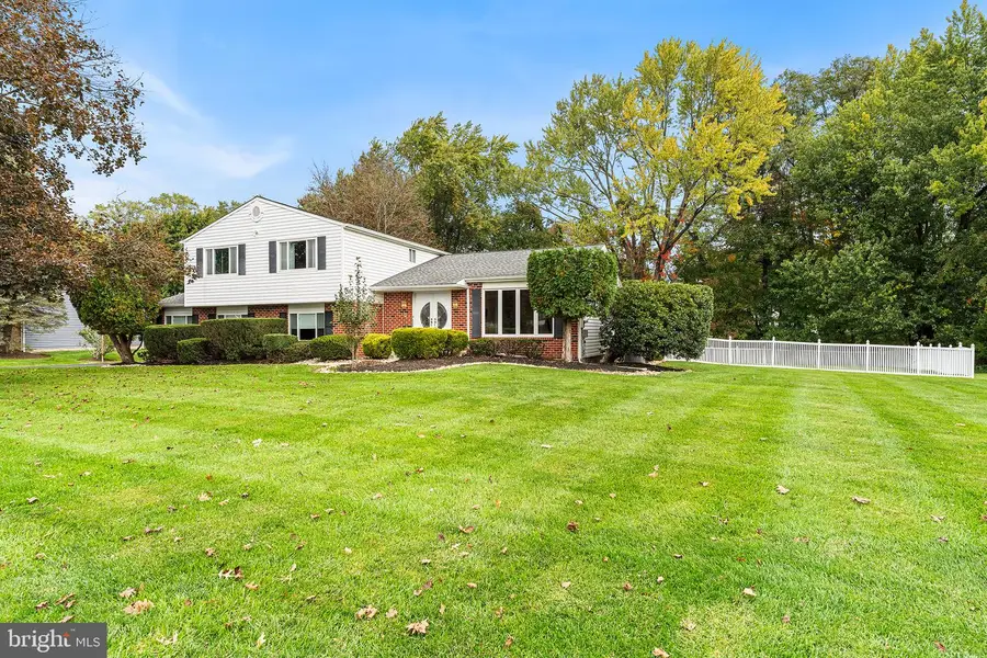 144 Tulip Rd, Southampton, PA 18966 - #2