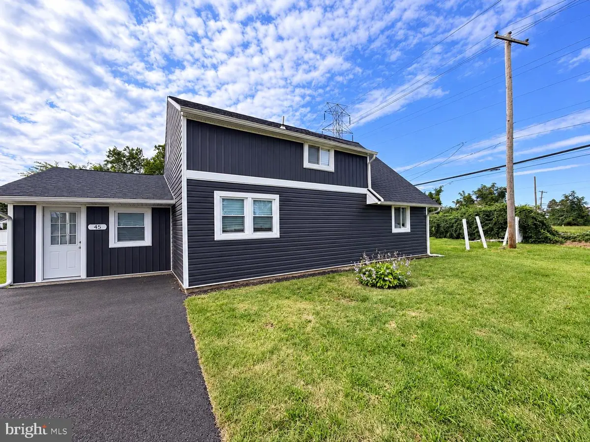 45 Inwood Rd, Levittown, PA 19057 - #1