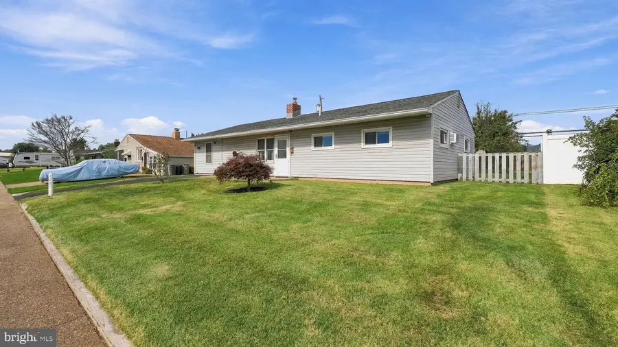 168 Farmbrook Dr, Levittown, PA 19055 - #3