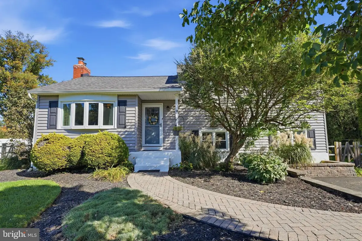 18 Oakdale Blvd, Yardley, PA 19067 - #1