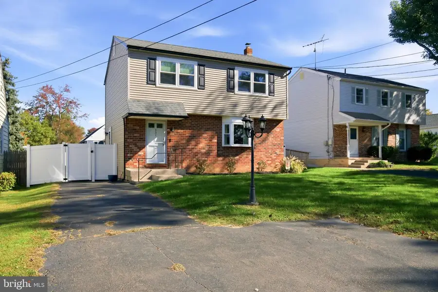 331 Cedar St, Warminster, PA 18974 - #2