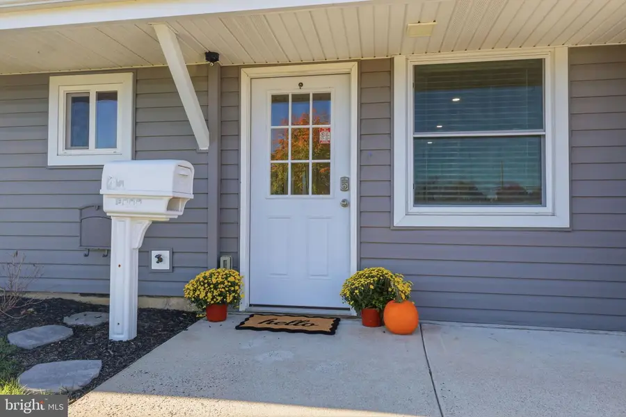 45 Graystone Ln, Levittown, PA 19055 - #2