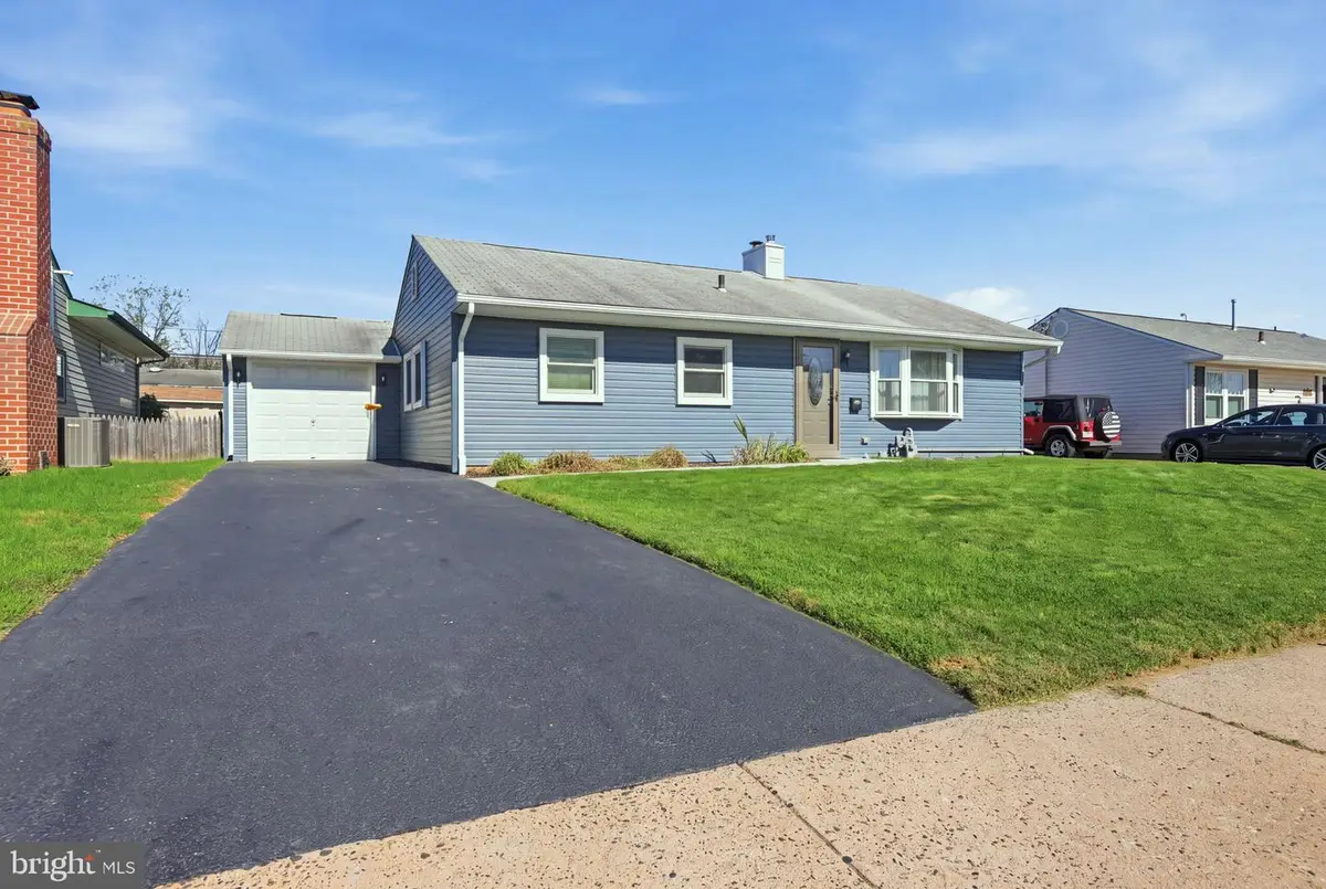 305 Andover Rd, Fairless Hills, PA 19030 - #1