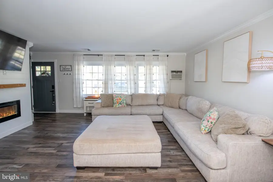 187 Kenwood Dr S, Levittown, PA 19055 - #3