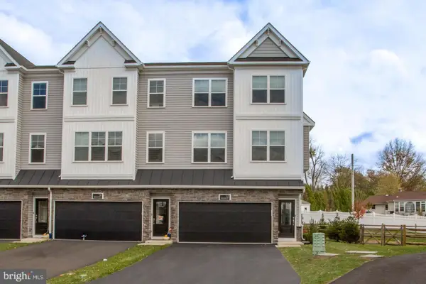 12 Warren Dr, CHALFONT, PA 18914