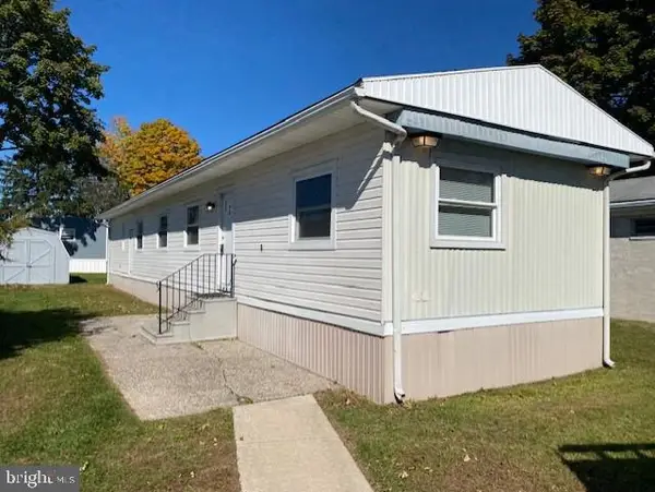 2235 Grant Rd #8, QUAKERTOWN, PA 18951