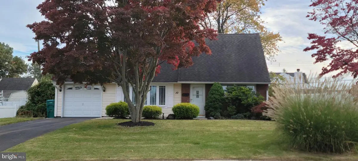 10 Calicobush Rd, Levittown, PA 19057 - #1