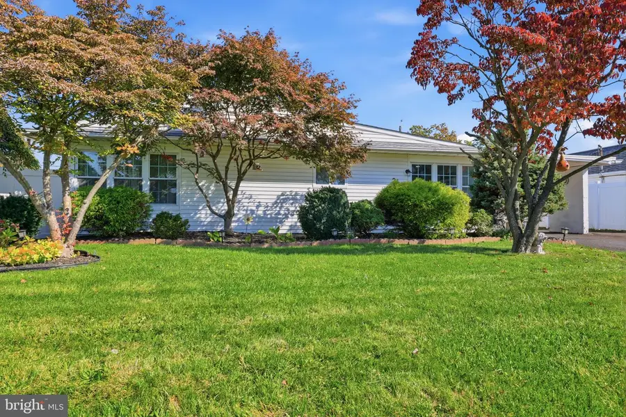 24 Fireside Ln, Levittown, PA 19055 - #2