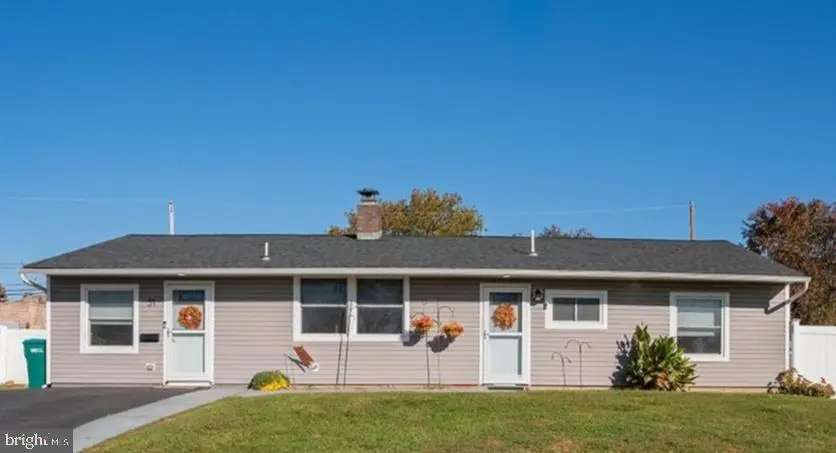 31 Vista Rd, Levittown, PA 19057 - #1