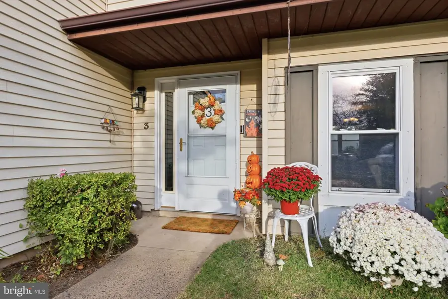 3 E King Charles Ln, Newtown, PA 18940 - #2