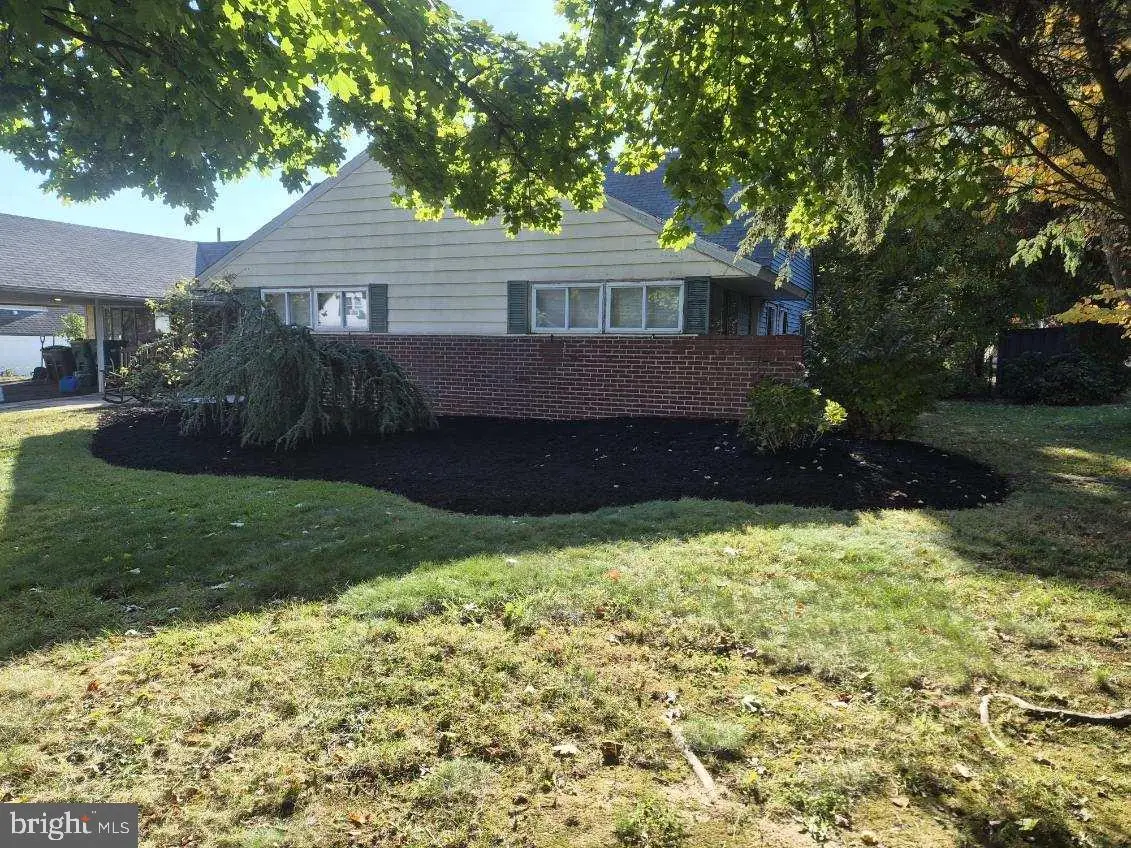21 Fruitree Rd, Levittown, PA 19056 - #1