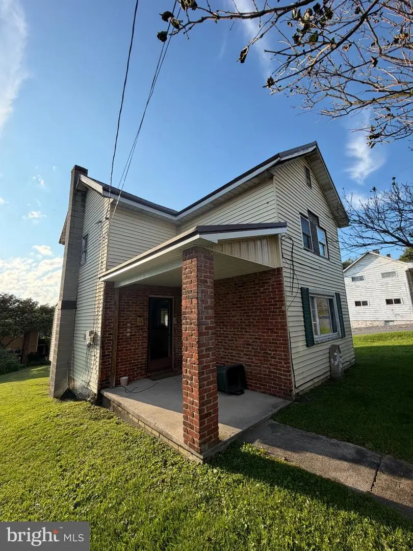925 Main St, Lilly, PA 15938 - #1