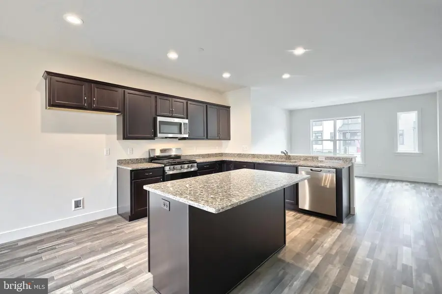 105 Madison Dr, Mechanicsburg, PA 17055 - Image #2