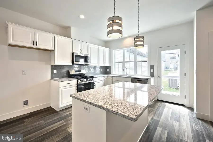 104 Madison Dr, Mechanicsburg, PA 17055 - Image #2