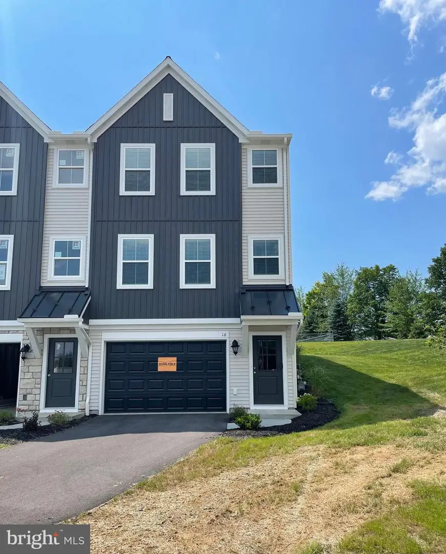 16 Morgan Cir #007-02, Carlisle, PA 17013 - Image #1