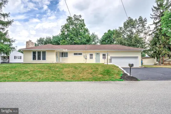 111 Lakeview Dr, CARLISLE, PA 17013