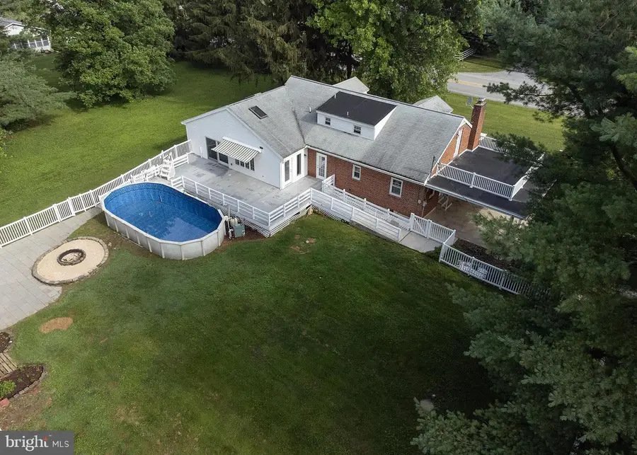 1239 W Trindle Rd, Mechanicsburg, PA 17055 - Image #2