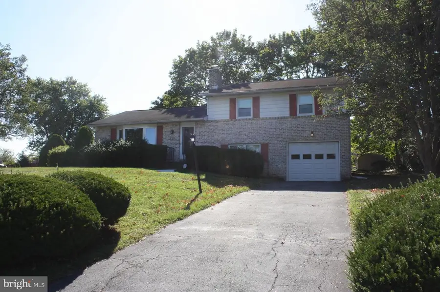40 Moongale Dr, Carlisle, PA 17013 - Image #2