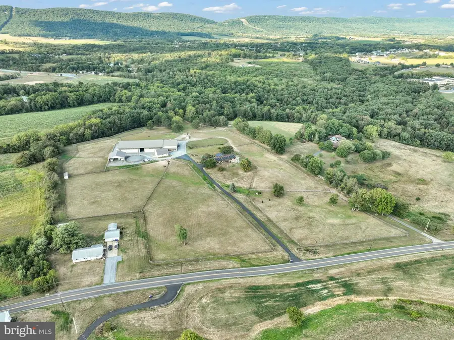 211 W Middlesex Drive, Carlisle, PA 17013 - Image #3