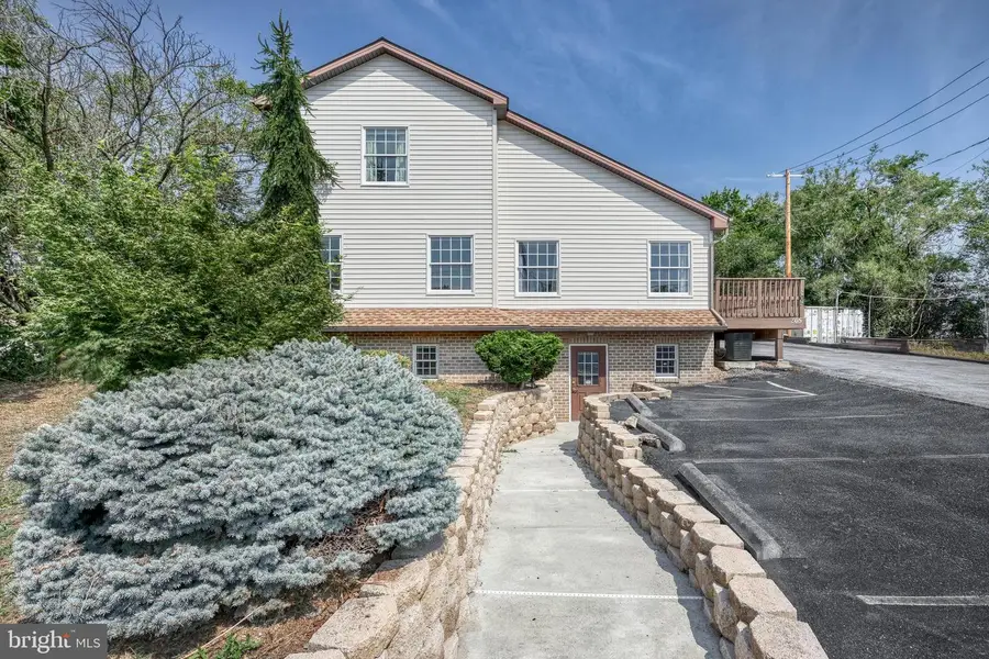 305 W Shady Ln, Enola, PA 17025 - Image #2