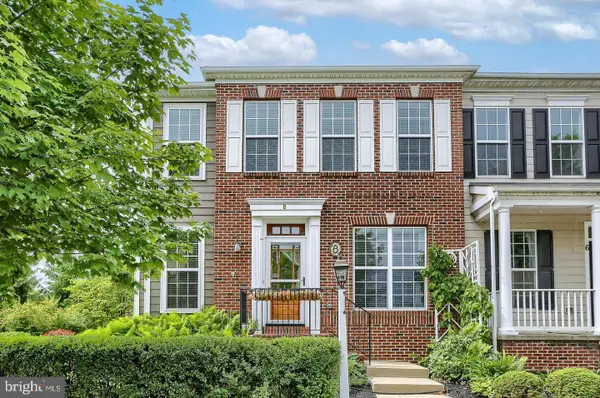 8 Meadow Creek Ln, MECHANICSBURG, PA 17050