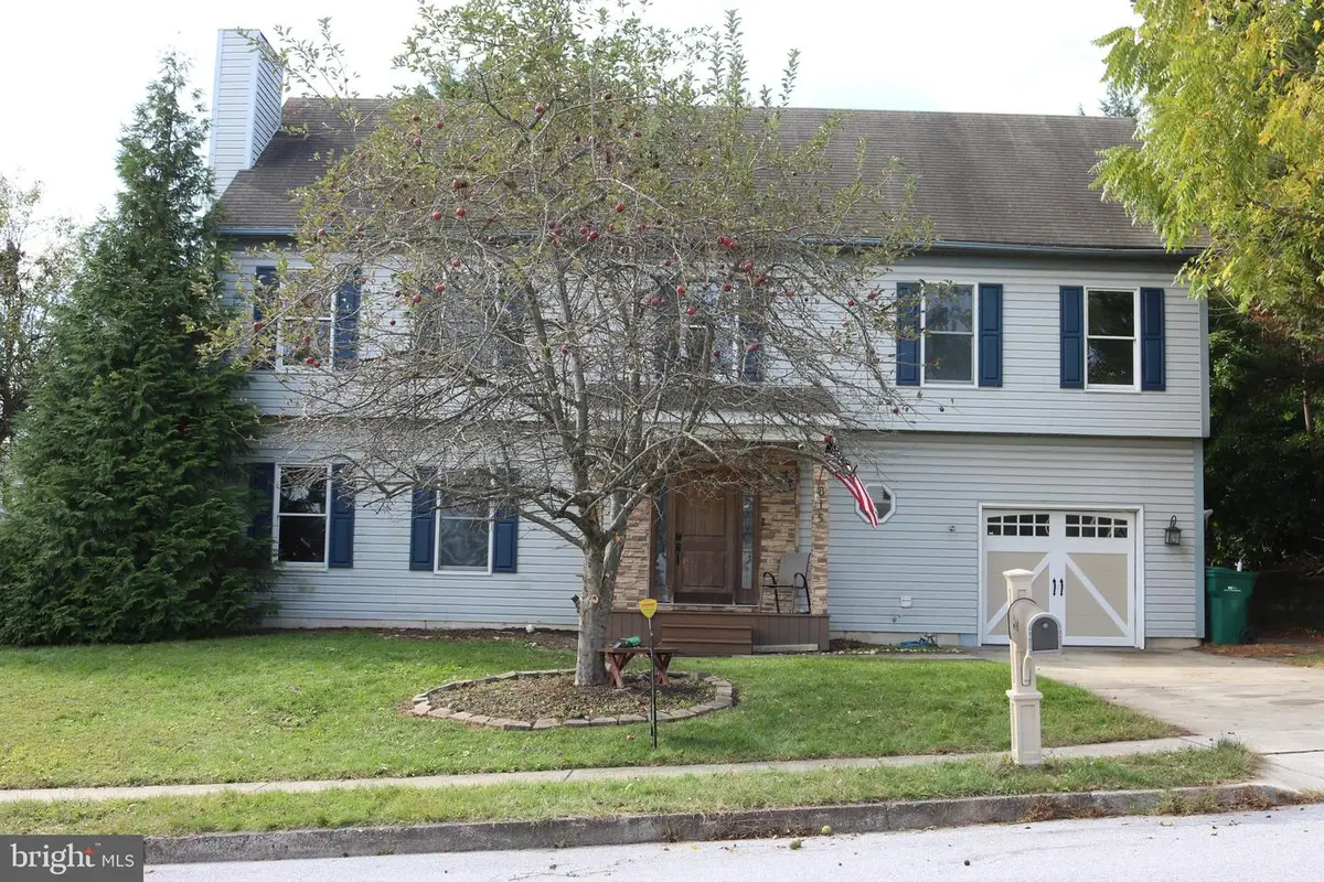 815 Appletree Ln, Mechanicsburg, PA 17050 - Image #1