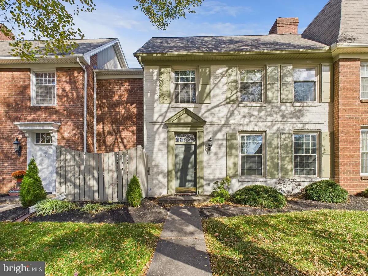 42 Kensington Sq, Mechanicsburg, PA 17050 - Image #1