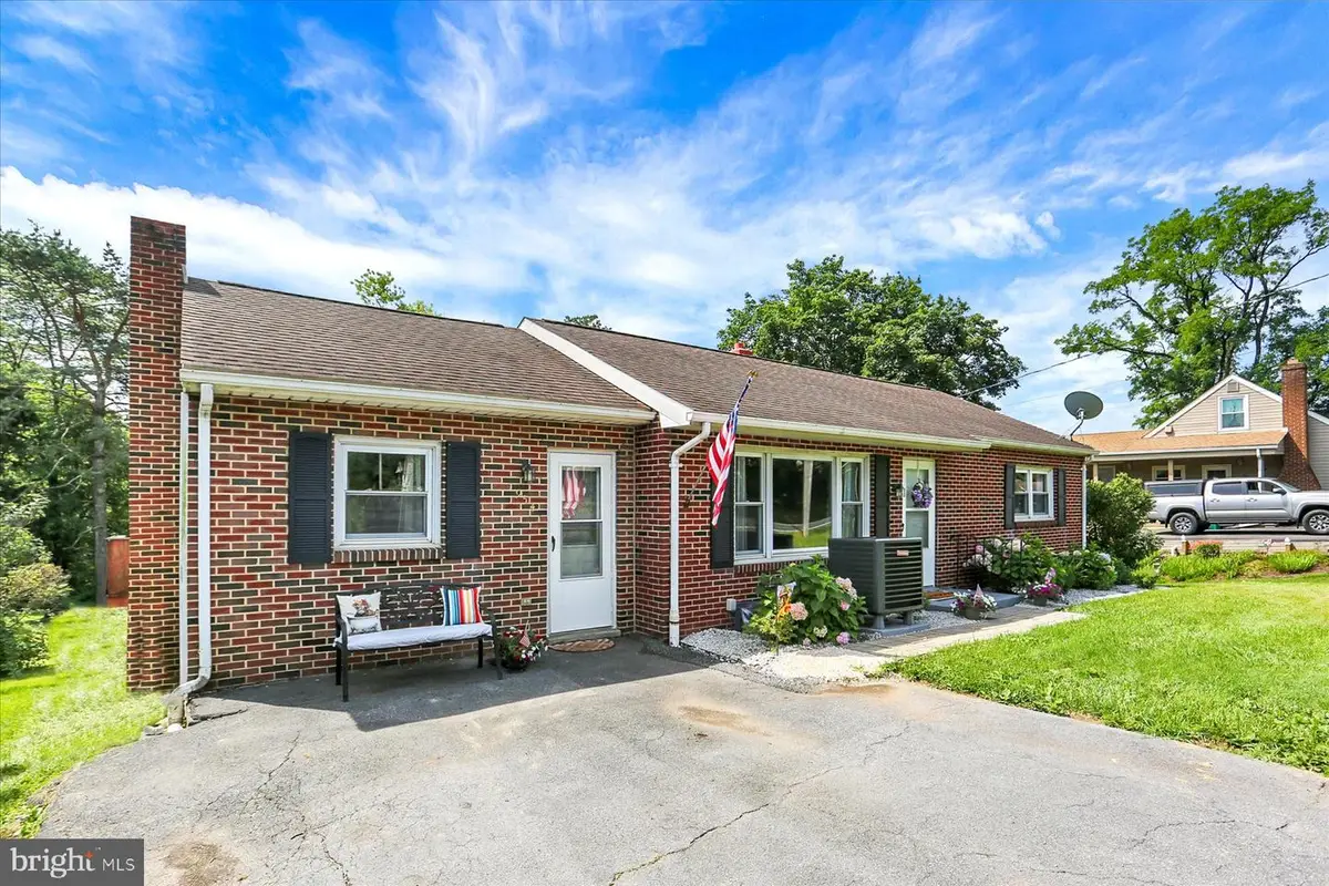 954 Valley Rd, Enola, PA 17025 - Image #1