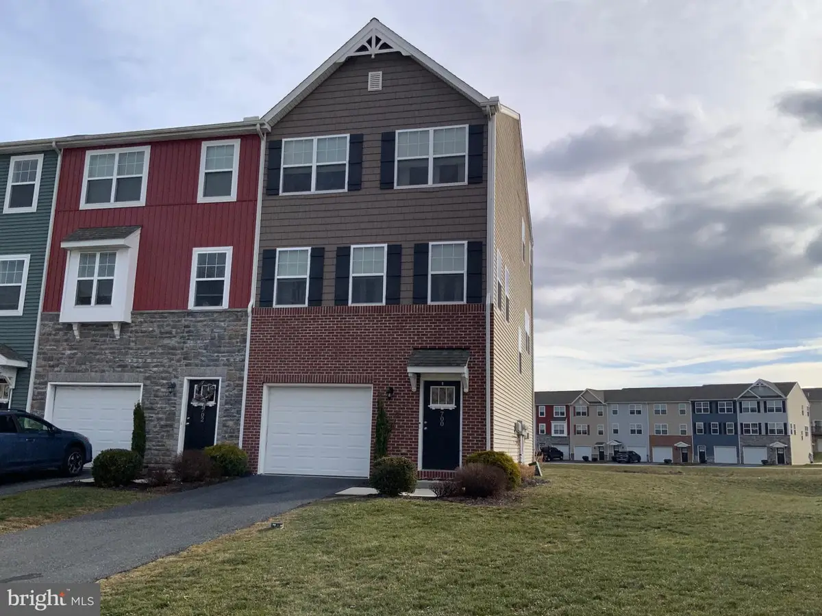 700 Admirals Quay Dr, Mechanicsburg, PA 17050 - Image #1