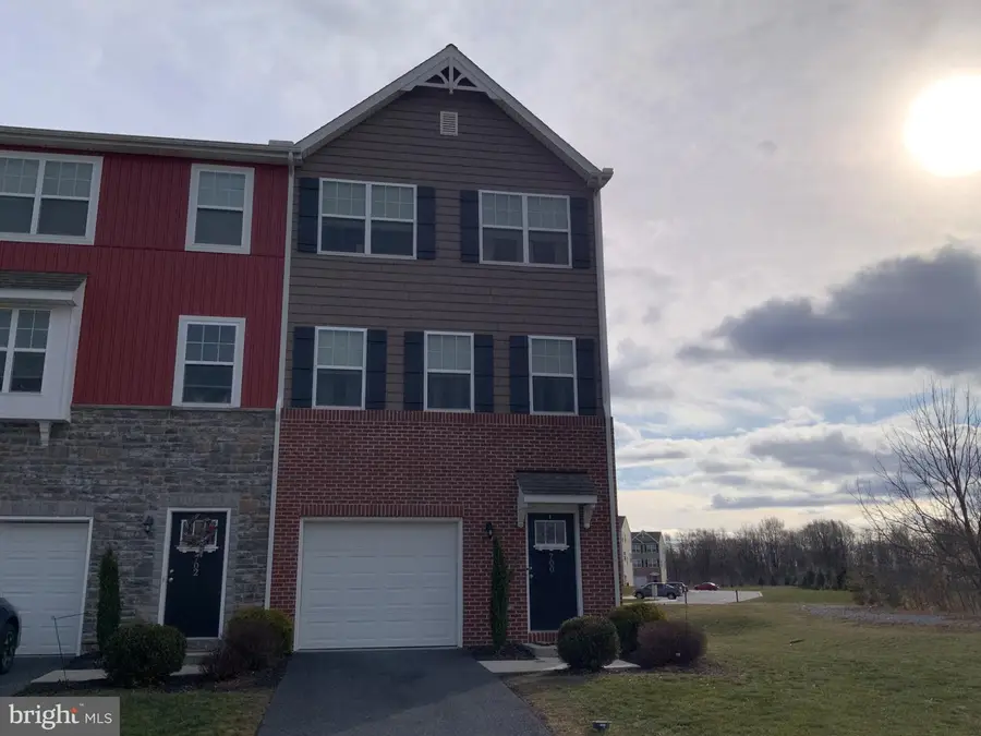 700 Admirals Quay Dr, Mechanicsburg, PA 17050 - Image #2