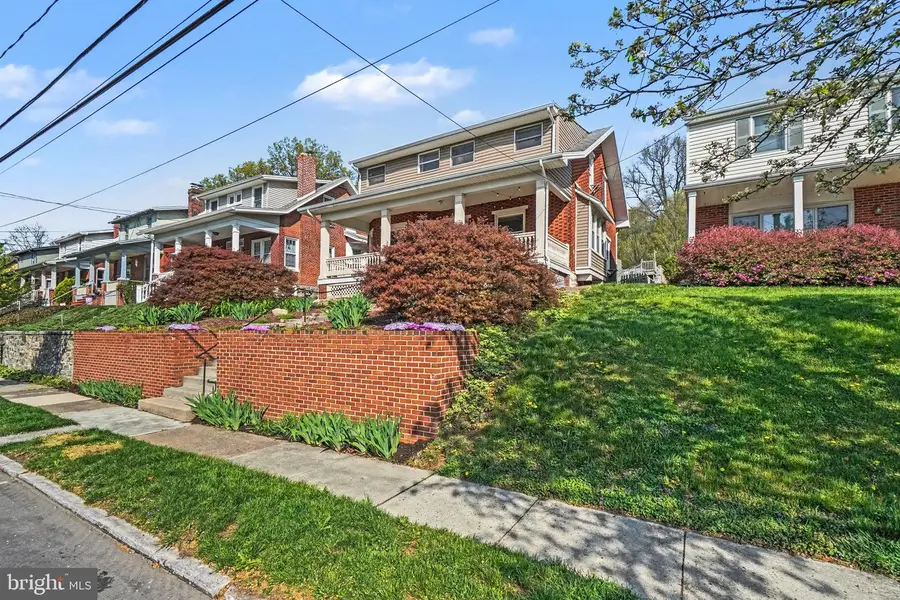 321 Walnut St, Lemoyne, PA 17043 - #2