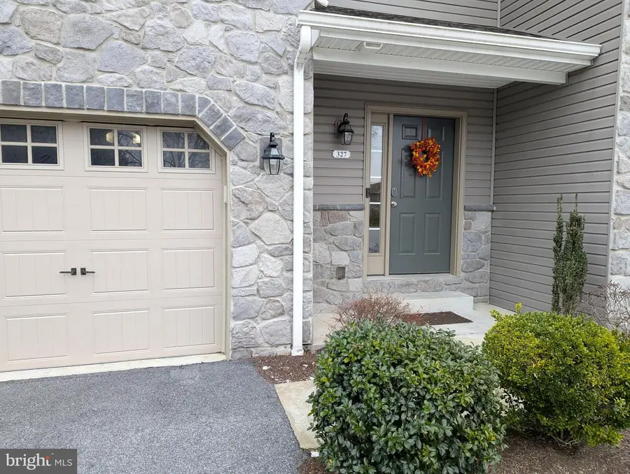 327 Melbourne Lane, Mechanicsburg, PA 17055 - #2