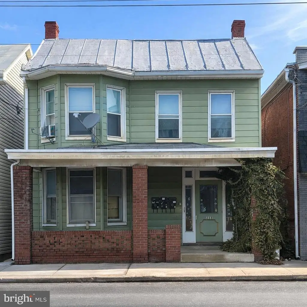 233 E King St, Shippensburg, PA 17257 - #1