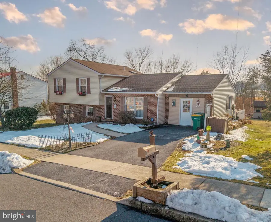 111 Laurel Dr, Enola, PA 17025 - #3