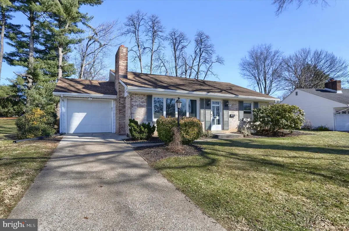 5 Round Hill Rd, Camp Hill, PA 17011 - #1