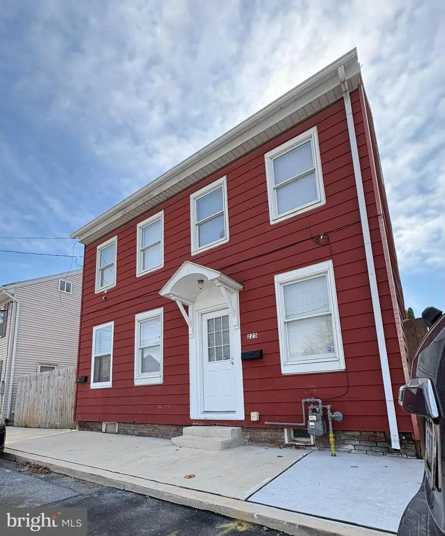 225 W Locust St, Mechanicsburg, PA 17055 - #2